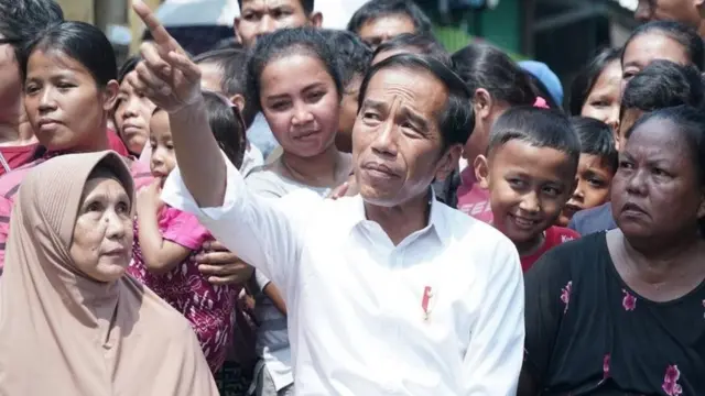 Joko Widodo setelah pidato kemenangan di Kampung Deret, Jakarta.