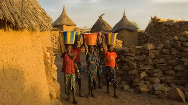 قد تكون عملية حفر البئر شاقة ومضنية، لكن البئر إذا حفرت بطريقة صحيحة وفي الموقع المناسب، قد تنتج كميات أكبر من المياه وتخفف حدة التوتر