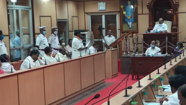 புதுச்சேரியில் இன்று நம்பிக்கை வாக்கெடுப்பு: காங்கிரஸ் அரசு