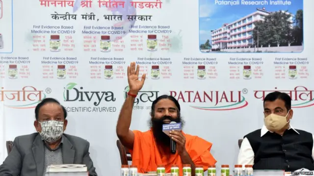 कोरोनिल लॉन्च करके विवाद में फंसे डॉ. हर्ष वर्धन