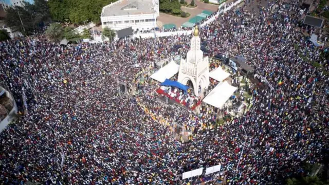 Maelfu ya watu walikongamana katika bustani ya uhuru katika mji mkuu wa bamako kumtaka rais kujiuzulu