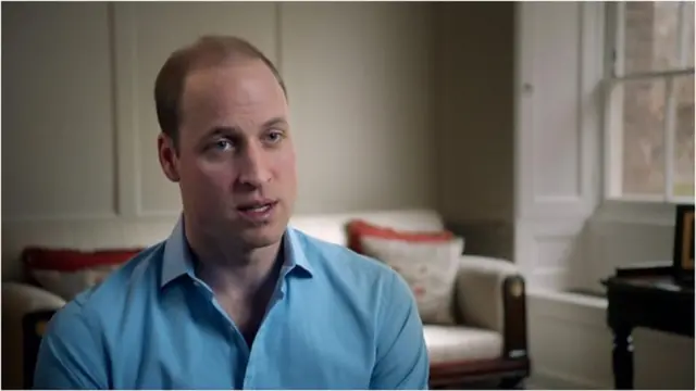 සිය මව පිටුපස ලුහු බැඳි පැපරාසීන් විලියම් කුමරාගේ නිර්දය විවේචනයට ලක් වෙයි