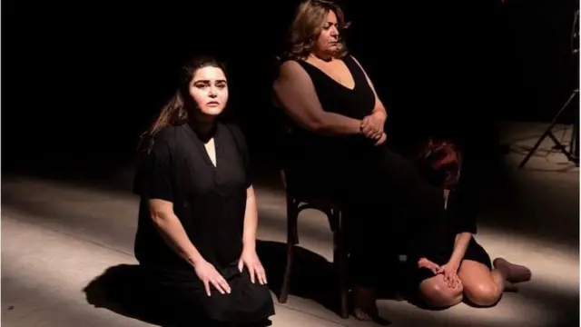 من "التي سكنت البيت قبلي" مع الشاعرة رشا عمران