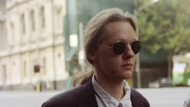 Assange joven