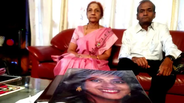 सविता हलप्पनावारचे आई-वडील