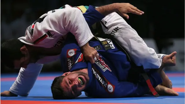 لقطة لمتنافسين في بطولة أبو ظبي الدولي للجيوجيتسو عام 2014