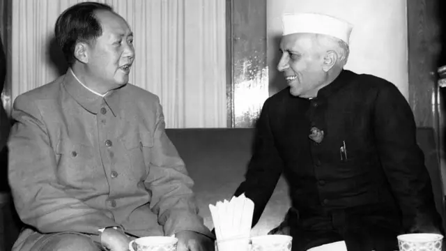 মাও সে তুং ও জহরলাল নেহরু। ১৯৫৪