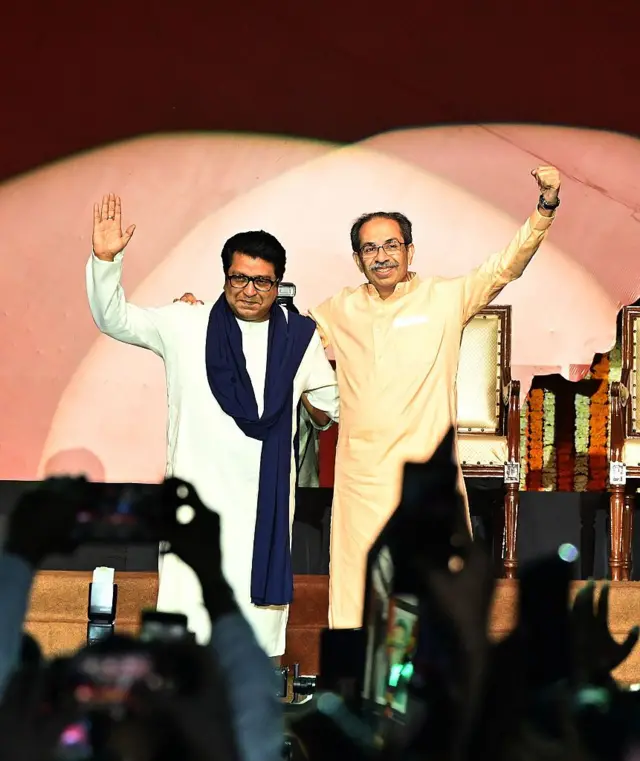 ठाकरे बंधूंनी मराठी भाषेच्या मुद्द्यावरून भाषिक ध्रुवीकरण करण्याचा प्रयत्न केला. सोबतीला 'ठाकरे ब्रँड' टिकवण्याचा मुद्दाही टेकू म्हणून होता. 