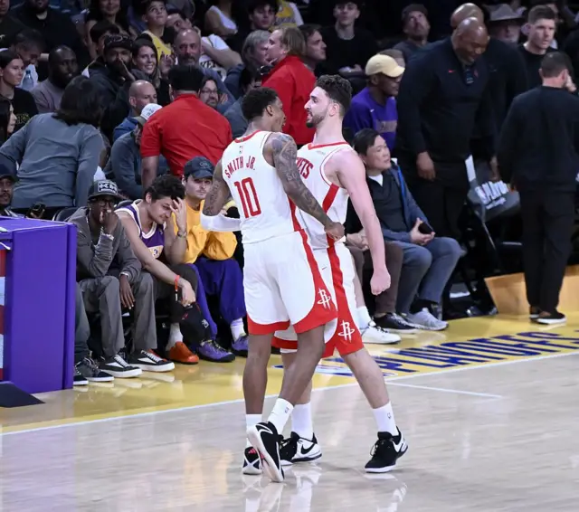 Jabari Smith ve Alperen Şengün sevinç yaşıyor