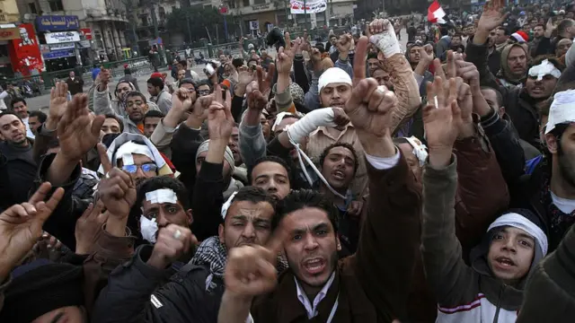 مظاهرات لمصابين مناوئة للحكومة في فبراير/شباط 2011