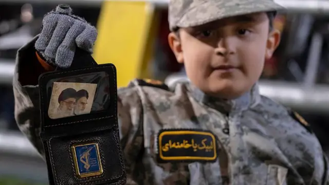 ईरान के सुरक्षा क़ानूनों के तहत 15 साल से कम उम्र के बच्चों की भर्ती की अनुमति है, जो अंतरराष्ट्रीय क़ानून का सीधा उल्लंघन है