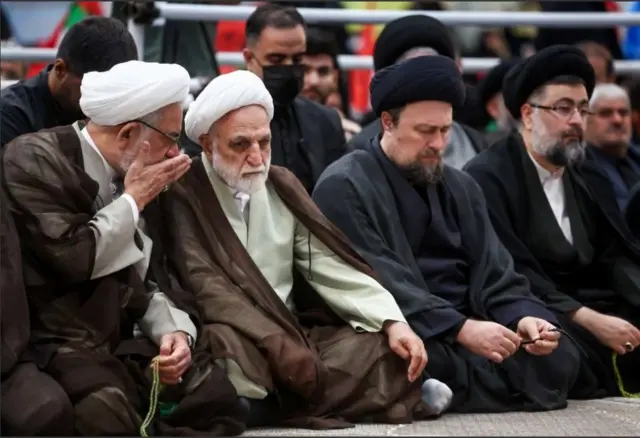  از میان سران سه قوه فقط غلامحسین محسنی اژه‌ای، رئیس قوه قضائیه ایران در این مراسم حضور داشت
