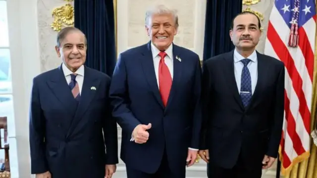 ডোনাল্ড ট্রাম্পের সঙ্গে শাহবাজ শরিফ এবং আসিম মুনির।