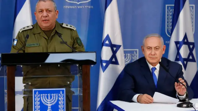 كتاب يقولون إن نتنياهو يريد إنقاذ نفسه وليس إنقاذ الشمال