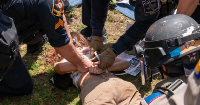 ከታሰሩት መካከል የቴክሳስ ዩኒቨርሰቲ ተማሪዎች ይገኙበታል።