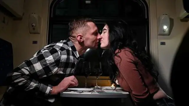 ኣብ ውሽጢ ባቡር ዝሰዓዓሙ ሰባት