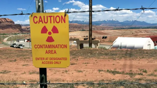 Эндрю Уокер во время путешествий посетил немало старых урановых шахт и других мест с повышенной радиацией