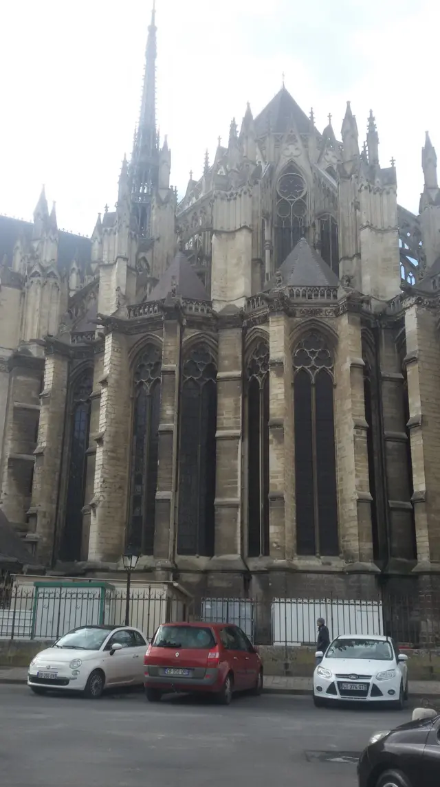 ኣብ ከተማ ኣምየን እትርከብ ካቶሊካዊት ካቴድራል