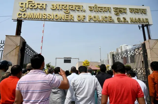 नोएडा पुलिस