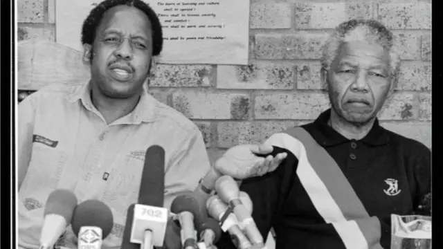 Chris Hani e Nelson Mandelasite para palpite de futebol1990