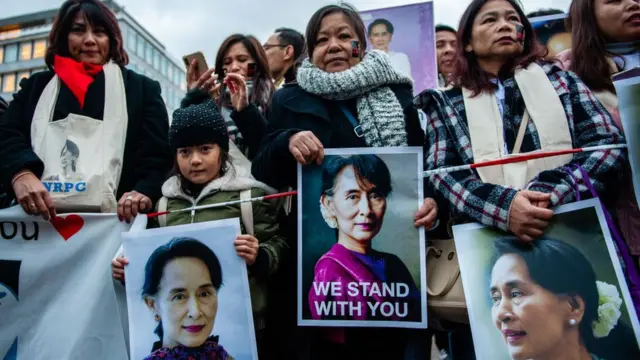 နယ်သာလန်နိုင်ငံ၊ သည်ဟိတ်မှာ နိုင်ငံတော် အတိုင်ပင်ခံဘက်က ရပ်တည်ကြောင်းပြနေသူများ