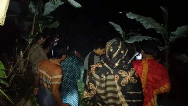 শুক্রবার রাতে গুলির শব্দ শুনতে পান স্থানীয়রা