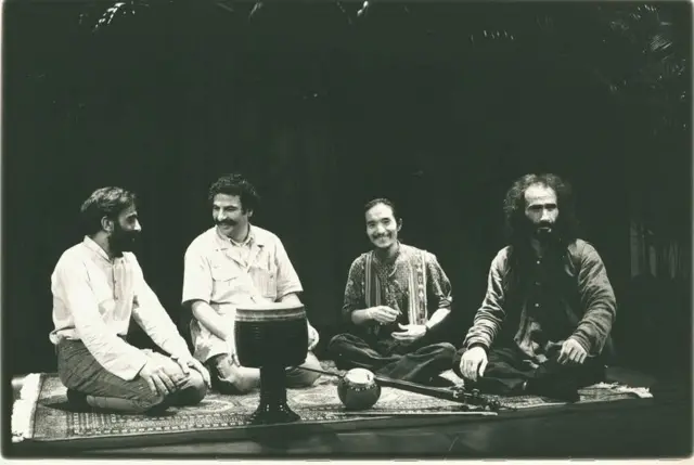 در تصویری که قدسی ارگونر ار ۴۱ سال پیش منتشر کرده است او به همراه جمشید شمیرانی، قدسی ارگونر، توشی تسوچیتوری و محمود تبریزی‌زاده دیده می‌شوند.