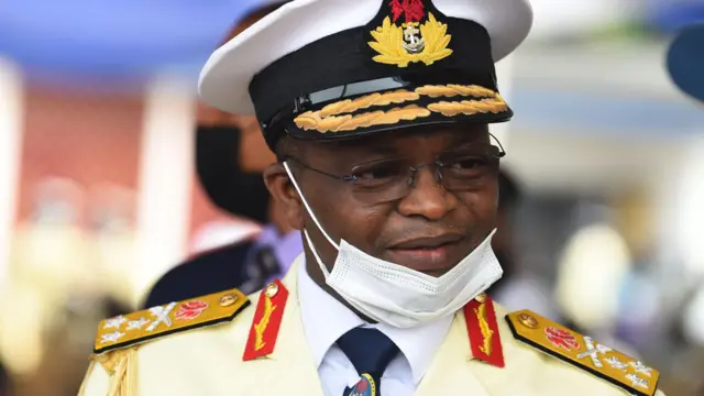 Awwal Zubairu Gambo wọ aṣọ ológun ori omi