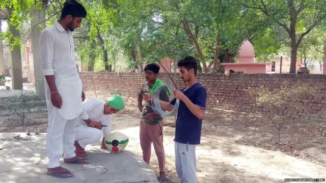 ਪੰਛੀਆਂ ਦੇ ਮੁੜ ਵਸੇਬੇ ਲਈ ਕੰਮ ਕਰਦੇ ਪੰਜਾਬੀ ਨੌਜਵਾਨ