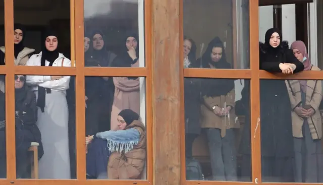 Prema islamskim pravilima i tradiciji, žene ne mogu da prisustvuju sahrani.