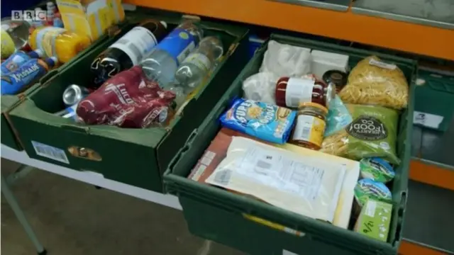 İngiltere'de yoksullara yardım amaçlı gıda bankalarına başvuranların sayısı hızla artıyor