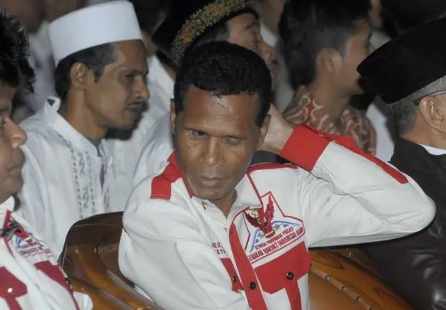 Ketua Umum organisasi kemasyarakatan Gerakan Rakyat Indonesia Baru (GRIB) dari Partai Gerindra Hercules Rosario Marshal di Gedung DPP Partai Gerindra, Jakarta, Minggu 17 Februari 2013.