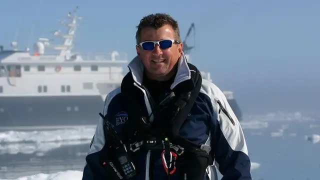 راب مککالم، از کارشناسان برجسته صنعت دریانوردی به بیبیسی گفته بارها تلاش کرده بود مدیرعامل شرکت اوشنگیت را مجاب کند که تایتان را به آب نیندازد