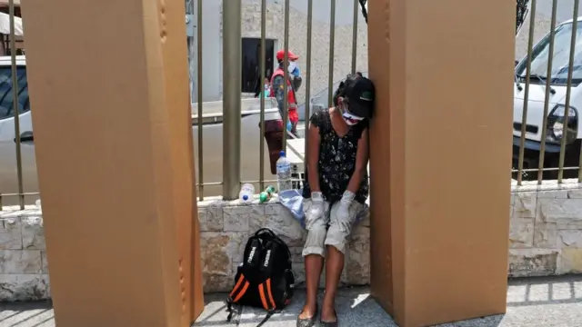 Картонные гробы в Гуаякиле