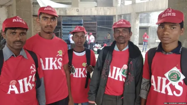 भोरू पाडेकर (डावीकडून पहिला)