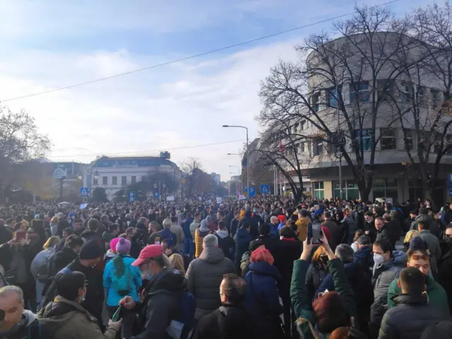 Protest stanovnika Niša protekao je bez incidenata, iako policija nije regulisala saobraćaj kao što je to činila decenijama unazad kada su u gradu organizovani najrazličitiji protesti.