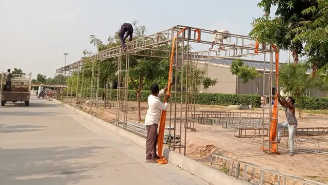 ત્રિમંદીરમાં એક કાર્યક્રમમાં મિશન સ્કૂલ ઑફ ઍક્સલન્સ 5જી શાળાના મૉડલનું ઉદ્ઘાટન કર્યું હતું