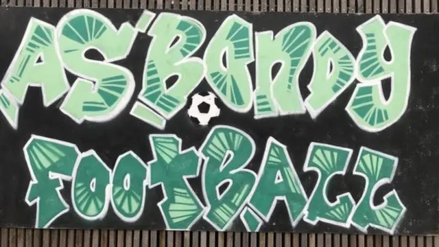 এএস বন্ডি ক্লাব দিয়ে তার ফুটবল জীবনের শুরু।