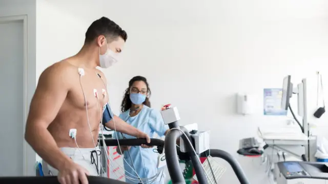 இளைஞர் பரிசோதனை