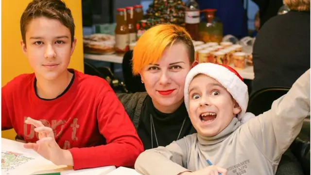 Єгор з братом Іваном і мамою Іриною