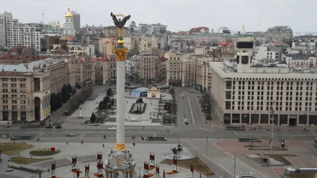 خیابان‌های خالی کی‌یف در ساعاتی که باید پر از جمعیت می‌بود