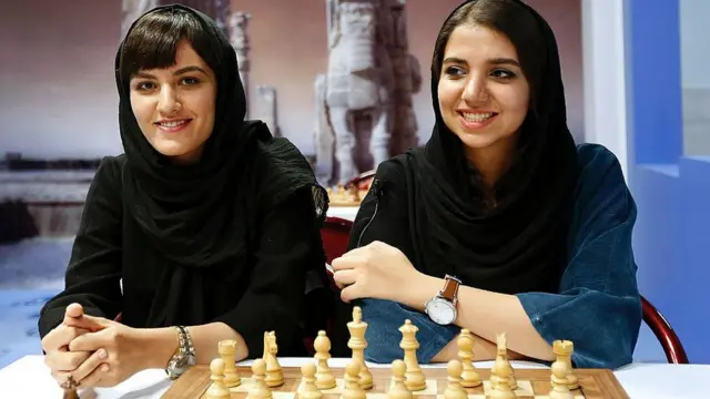 سارا خادم الشریعه (راست) و میترا حجازی‌پور اکتبر ۲۰۱۶