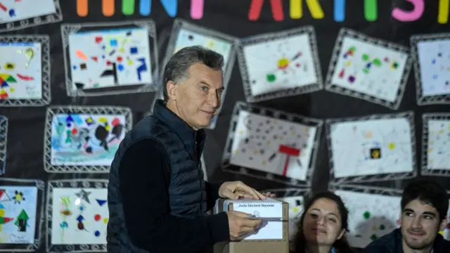 Macri votando