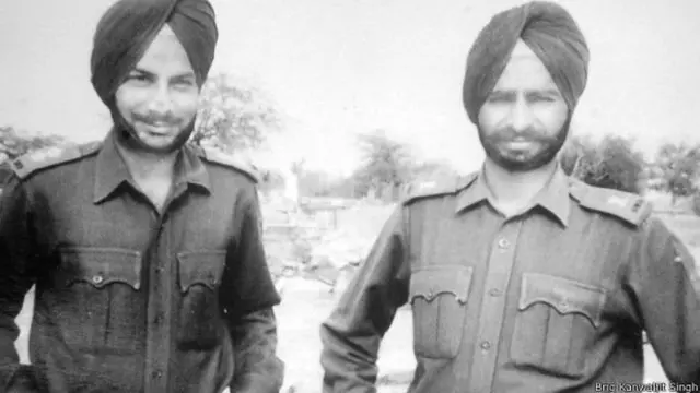 ब्रिगेडियर कंवलजीत सिंह बर्की स्टेशन पर कर्नल पीपीएस विर्के के साथ. हालांकि 1965 के युद्ध में ये दोनों लेफ्टिनेंट थे.