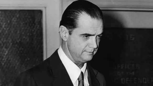 休斯，攝於1952年。到上世紀70年代，這位億萬富翁一直處於隱居狀態