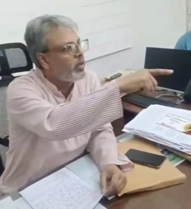 ঢাকা বিশ্ববিদ্যালয়ের প্রক্টর সাইফুদ্দিন আহমেদ