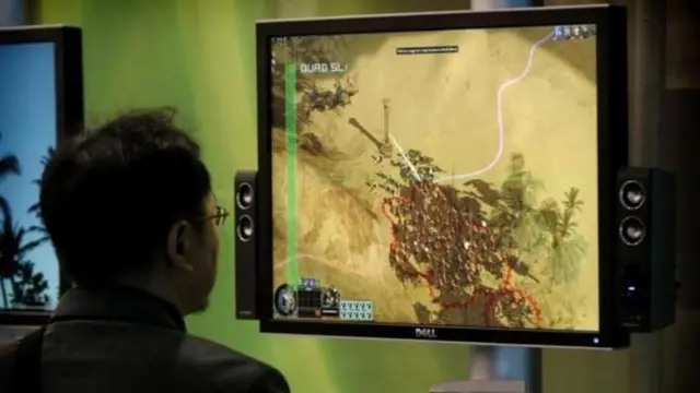 फोर्ब्स मासिकानुसार, हुआंग जगातील 18 व्या सर्वात श्रीमंत व्यक्ती बनले आहेत.