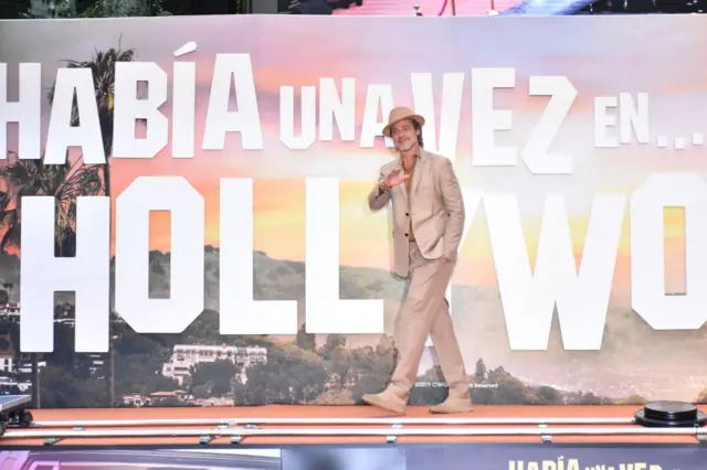 Бред Пітт на премʼєрі фільму "Одного разу в Голлівуді" у Мексиці 