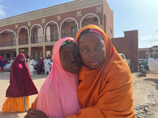 Asamau Shehu àti ọmọ rẹ̀ tó fẹ́ lọ sílé ọkọ