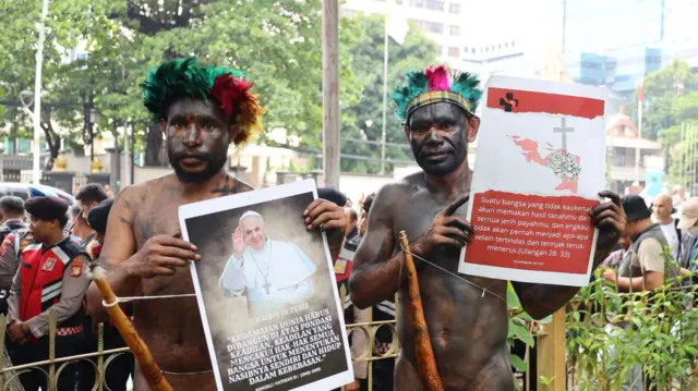 Aksi unjuk rasa warga Papua untuk menyampaikan aspirasi kepada Paus Fransiskus pada 2024 di Indonesia.